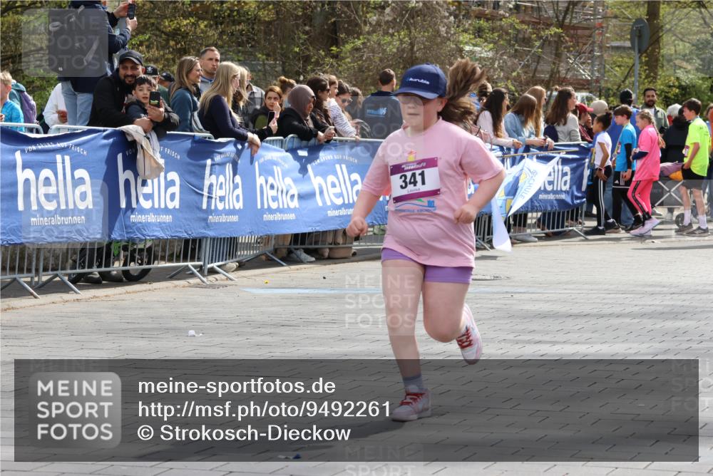 12.04.2026 - 45. Internationalen Wilhelmsburger Insellauf Strokosch-Dieckow http://msf.ph/oto/9492261 12.04.2026 14:52:01 Ziel 520, 350, 892, 490, 114, 341 meine-sportfotos.de