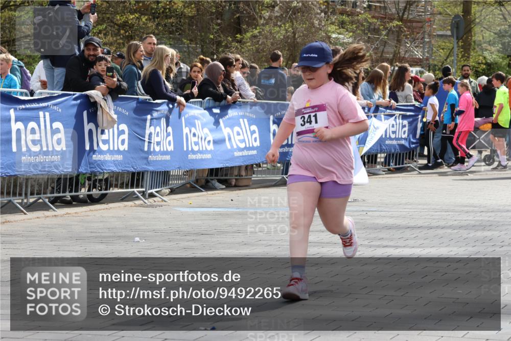 12.04.2026 - 45. Internationalen Wilhelmsburger Insellauf Strokosch-Dieckow http://msf.ph/oto/9492265 12.04.2026 14:52:01 Ziel 520, 350, 892, 490, 114, 341 meine-sportfotos.de