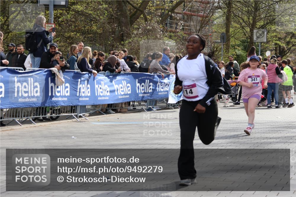 12.04.2026 - 45. Internationalen Wilhelmsburger Insellauf Strokosch-Dieckow http://msf.ph/oto/9492279 12.04.2026 14:51:59 Ziel 520, 350, 892, 490, 114, 341 meine-sportfotos.de