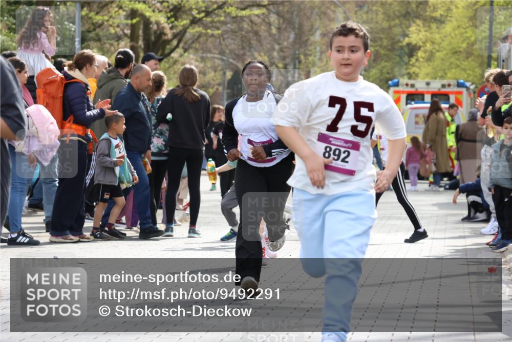 12.04.2026 - 45. Internationalen Wilhelmsburger Insellauf Strokosch-Dieckow http://msf.ph/oto/9492291 12.04.2026 14:51:57 Ziel 520, 350, 892, 490, 114, 341 meine-sportfotos.de