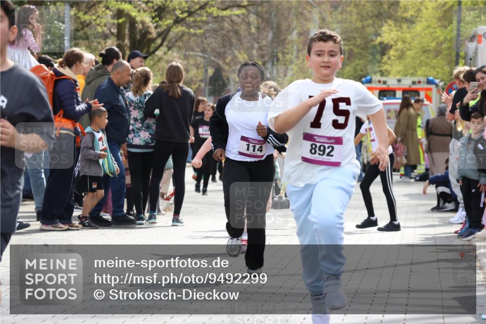 12.04.2026 - 45. Internationalen Wilhelmsburger Insellauf Strokosch-Dieckow http://msf.ph/oto/9492299 12.04.2026 14:51:57 Ziel 520, 350, 892, 490, 114, 341 meine-sportfotos.de
