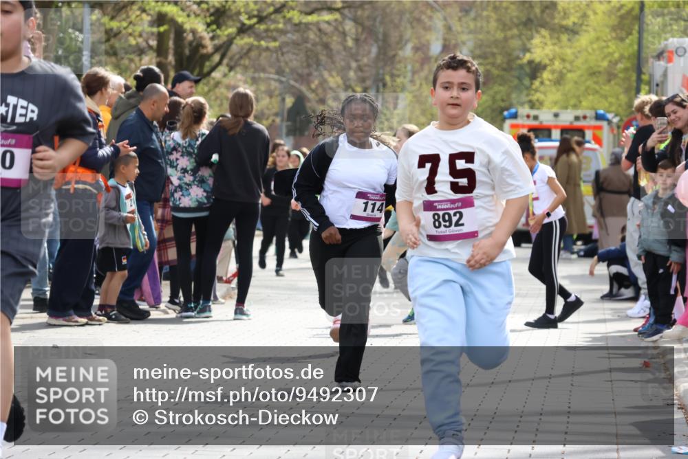 12.04.2026 - 45. Internationalen Wilhelmsburger Insellauf Strokosch-Dieckow http://msf.ph/oto/9492307 12.04.2026 14:51:57 Ziel 520, 350, 892, 490, 114, 341 meine-sportfotos.de