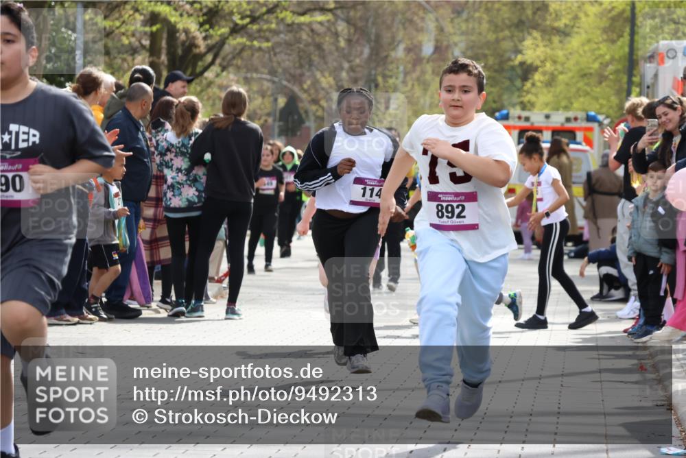 12.04.2026 - 45. Internationalen Wilhelmsburger Insellauf Strokosch-Dieckow http://msf.ph/oto/9492313 12.04.2026 14:51:56 Ziel 520, 350, 892, 490, 114 meine-sportfotos.de