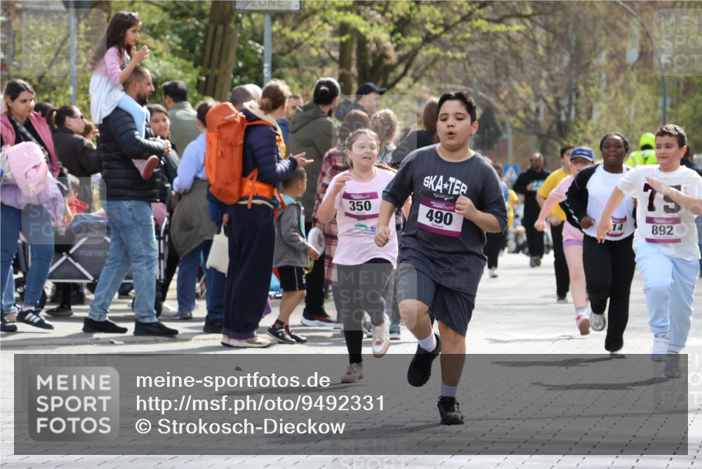 12.04.2026 - 45. Internationalen Wilhelmsburger Insellauf Strokosch-Dieckow http://msf.ph/oto/9492331 12.04.2026 14:51:55 Ziel 520, 350, 892, 490, 114 meine-sportfotos.de