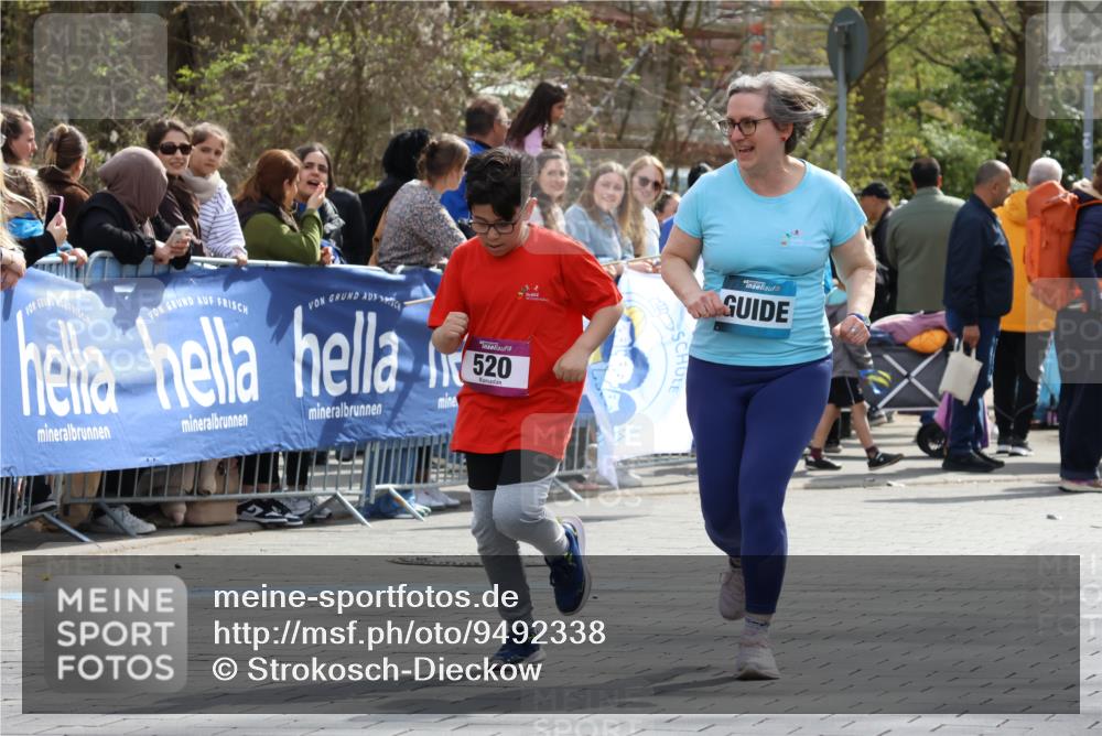 12.04.2026 - 45. Internationalen Wilhelmsburger Insellauf Strokosch-Dieckow http://msf.ph/oto/9492338 12.04.2026 14:51:51 Ziel 394, 520, 350 meine-sportfotos.de
