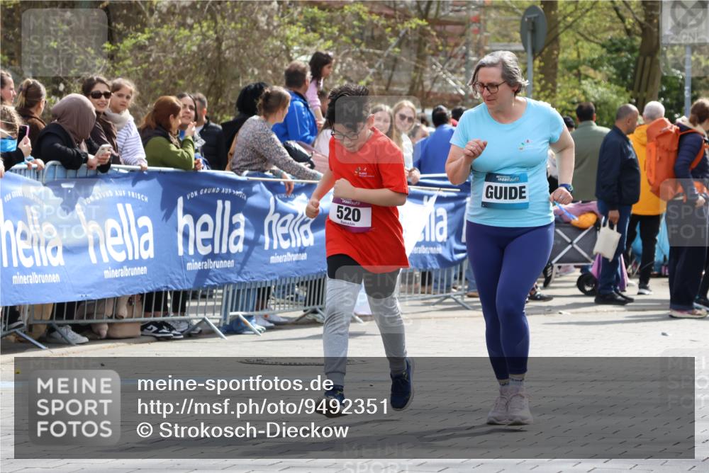 12.04.2026 - 45. Internationalen Wilhelmsburger Insellauf Strokosch-Dieckow http://msf.ph/oto/9492351 12.04.2026 14:51:51 Ziel 394, 520, 350 meine-sportfotos.de