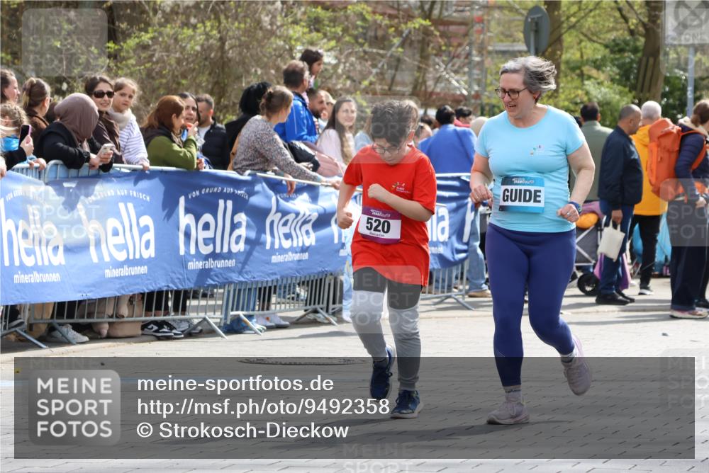 12.04.2026 - 45. Internationalen Wilhelmsburger Insellauf Strokosch-Dieckow http://msf.ph/oto/9492358 12.04.2026 14:51:51 Ziel 394, 520, 350 meine-sportfotos.de