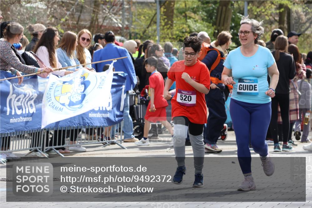 12.04.2026 - 45. Internationalen Wilhelmsburger Insellauf Strokosch-Dieckow http://msf.ph/oto/9492372 12.04.2026 14:51:49 Ziel 394 meine-sportfotos.de