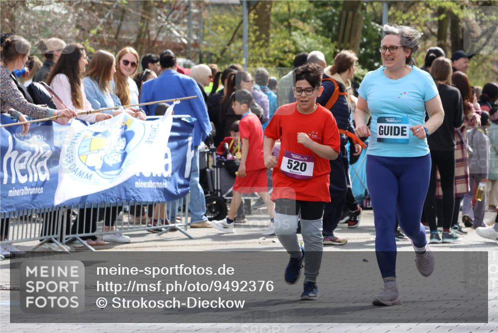 12.04.2026 - 45. Internationalen Wilhelmsburger Insellauf Strokosch-Dieckow http://msf.ph/oto/9492376 12.04.2026 14:51:49 Ziel 394 meine-sportfotos.de