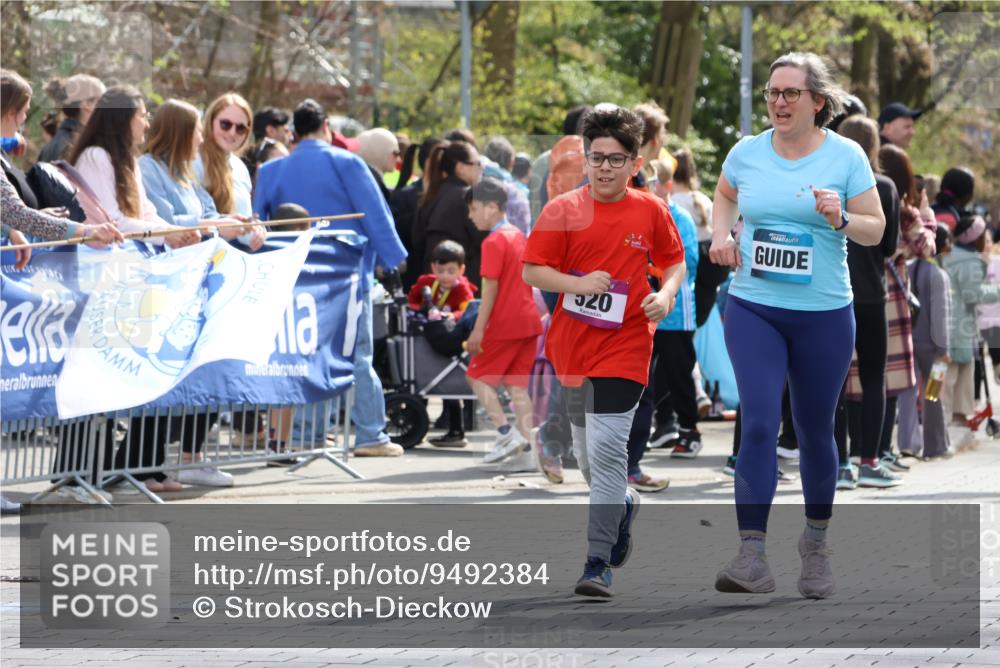12.04.2026 - 45. Internationalen Wilhelmsburger Insellauf Strokosch-Dieckow http://msf.ph/oto/9492384 12.04.2026 14:51:49 Ziel 394 meine-sportfotos.de