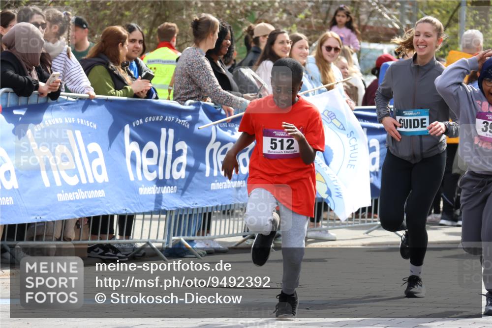 12.04.2026 - 45. Internationalen Wilhelmsburger Insellauf Strokosch-Dieckow http://msf.ph/oto/9492392 12.04.2026 14:51:40 Ziel 342, 505, 891, 512, 394 meine-sportfotos.de