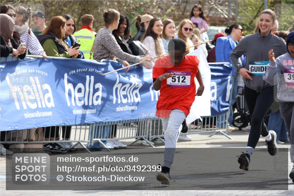 12.04.2026 - 45. Internationalen Wilhelmsburger Insellauf Strokosch-Dieckow http://msf.ph/oto/9492399 12.04.2026 14:51:40 Ziel 342, 505, 891, 512, 394 meine-sportfotos.de
