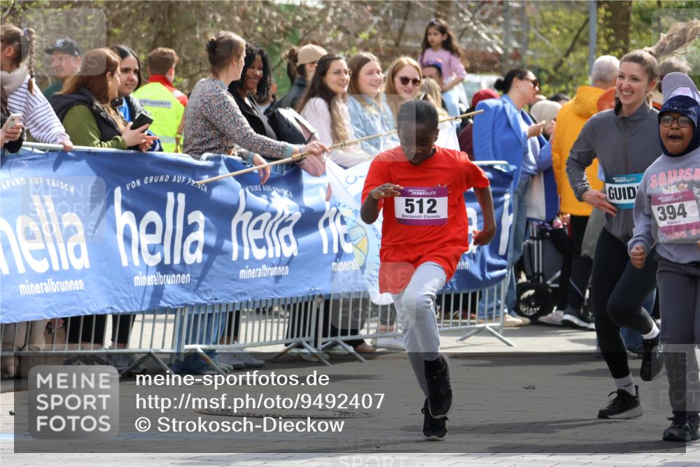 12.04.2026 - 45. Internationalen Wilhelmsburger Insellauf Strokosch-Dieckow http://msf.ph/oto/9492407 12.04.2026 14:51:40 Ziel 342, 505, 891, 512, 394 meine-sportfotos.de