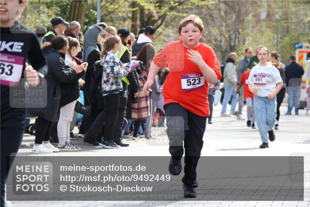 12.04.2026 - 45. Internationalen Wilhelmsburger Insellauf Strokosch-Dieckow http://msf.ph/oto/9492449 12.04.2026 14:51:31 Ziel 390, 399, 884, 648, 1071, 523, 363, 342, 505 meine-sportfotos.de