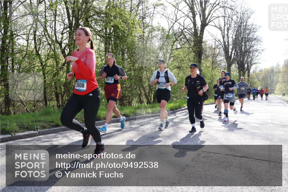 12.04.2026 - 45. Internationalen Wilhelmsburger Insellauf Yannick Fuchs http://msf.ph/oto/9492538 12.04.2026 10:45:03 Laufen 2808, 2915, 2283, 2067, 17 meine-sportfotos.de