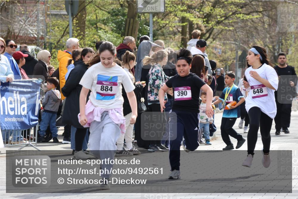 12.04.2026 - 45. Internationalen Wilhelmsburger Insellauf Strokosch-Dieckow http://msf.ph/oto/9492561 12.04.2026 14:51:22 Ziel 358, 1072, 374, 390, 399, 884, 648 meine-sportfotos.de