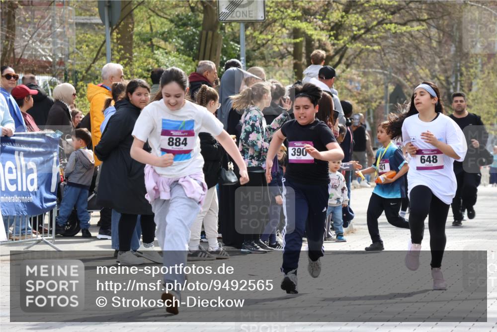 12.04.2026 - 45. Internationalen Wilhelmsburger Insellauf Strokosch-Dieckow http://msf.ph/oto/9492565 12.04.2026 14:51:22 Ziel 358, 1072, 374, 390, 399, 884, 648 meine-sportfotos.de