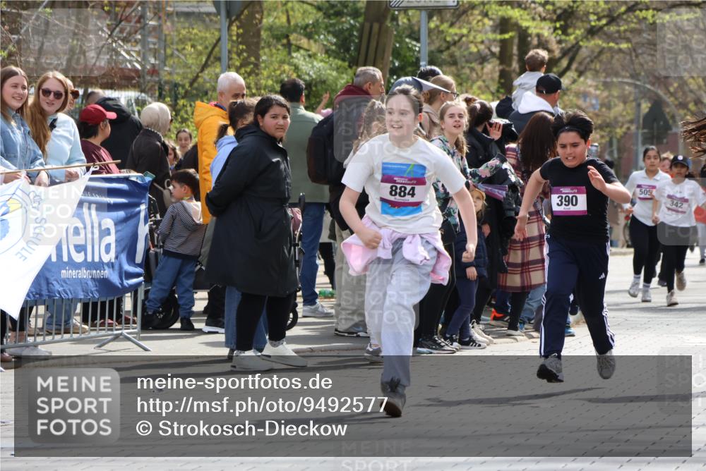 12.04.2026 - 45. Internationalen Wilhelmsburger Insellauf Strokosch-Dieckow http://msf.ph/oto/9492577 12.04.2026 14:51:22 Ziel 358, 1072, 374, 390, 399, 884, 648 meine-sportfotos.de