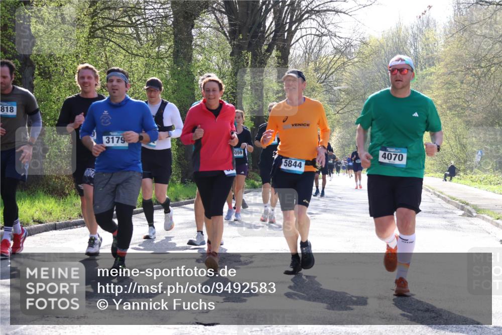 12.04.2026 - 45. Internationalen Wilhelmsburger Insellauf Yannick Fuchs http://msf.ph/oto/9492583 12.04.2026 10:45:11 Laufen 818, 3179, 059, 5844, 4070 meine-sportfotos.de