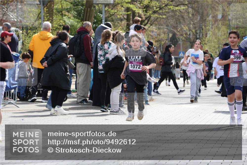 12.04.2026 - 45. Internationalen Wilhelmsburger Insellauf Strokosch-Dieckow http://msf.ph/oto/9492612 12.04.2026 14:51:17 Ziel 544, 444, 868, 852, 358, 1072, 374 meine-sportfotos.de