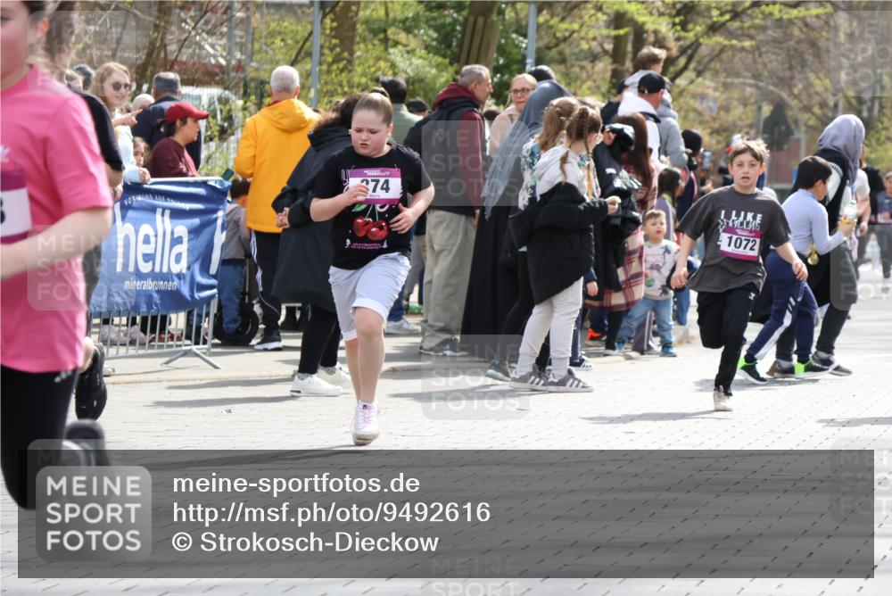 12.04.2026 - 45. Internationalen Wilhelmsburger Insellauf Strokosch-Dieckow http://msf.ph/oto/9492616 12.04.2026 14:51:16 Ziel 435, 1051, 544, 444, 868, 852, 358, 1072, 374 meine-sportfotos.de
