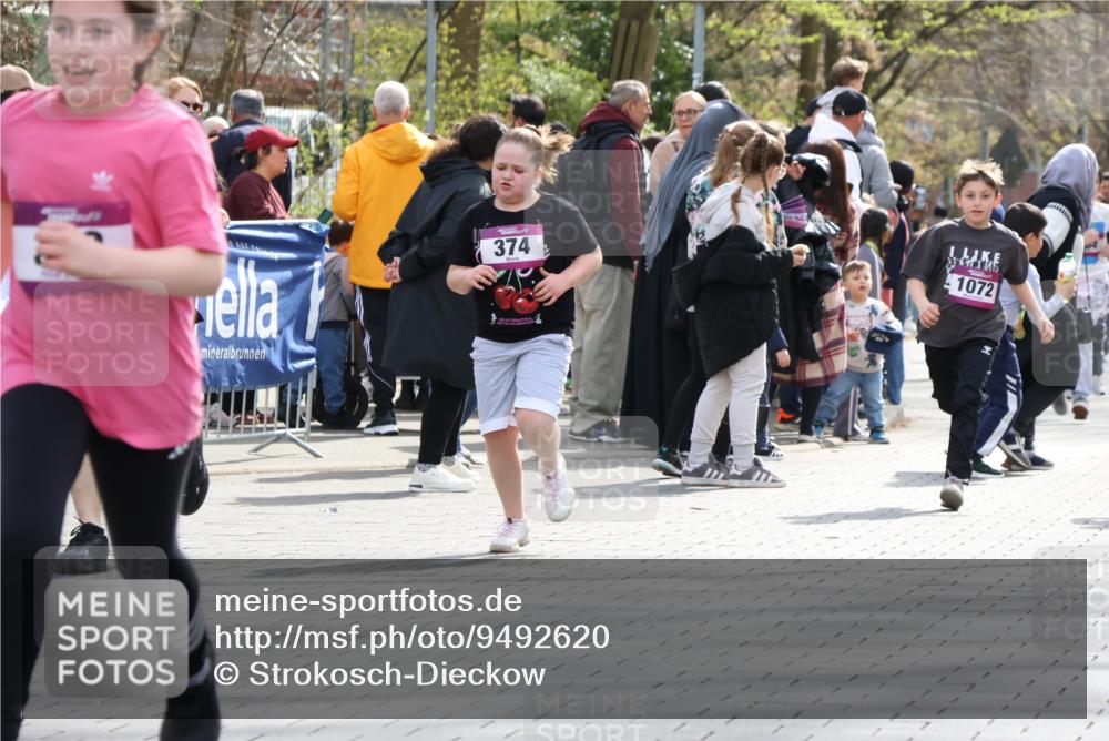 12.04.2026 - 45. Internationalen Wilhelmsburger Insellauf Strokosch-Dieckow http://msf.ph/oto/9492620 12.04.2026 14:51:16 Ziel 435, 1051, 544, 444, 868, 852, 358, 1072, 374 meine-sportfotos.de