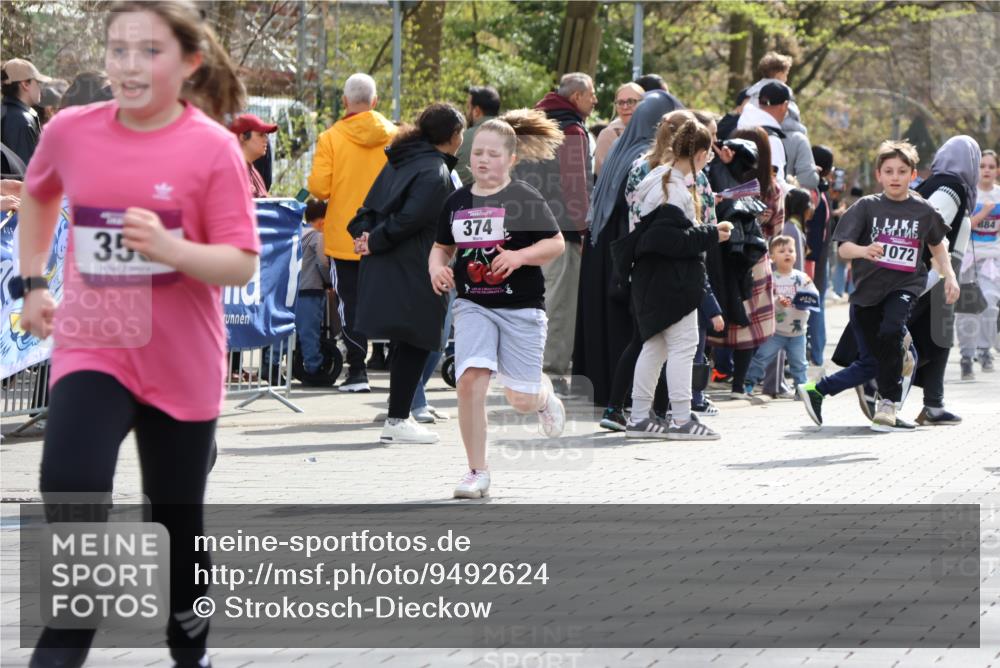 12.04.2026 - 45. Internationalen Wilhelmsburger Insellauf Strokosch-Dieckow http://msf.ph/oto/9492624 12.04.2026 14:51:16 Ziel 435, 1051, 544, 444, 868, 852, 358, 1072, 374 meine-sportfotos.de