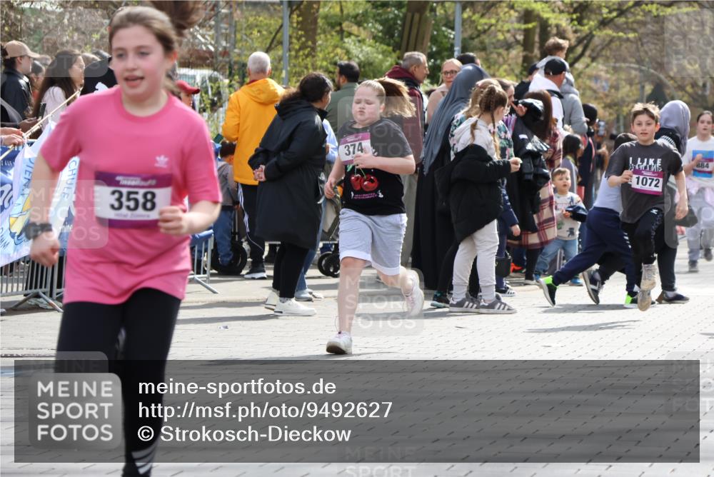12.04.2026 - 45. Internationalen Wilhelmsburger Insellauf Strokosch-Dieckow http://msf.ph/oto/9492627 12.04.2026 14:51:16 Ziel 435, 1051, 544, 444, 868, 852, 358, 1072, 374 meine-sportfotos.de
