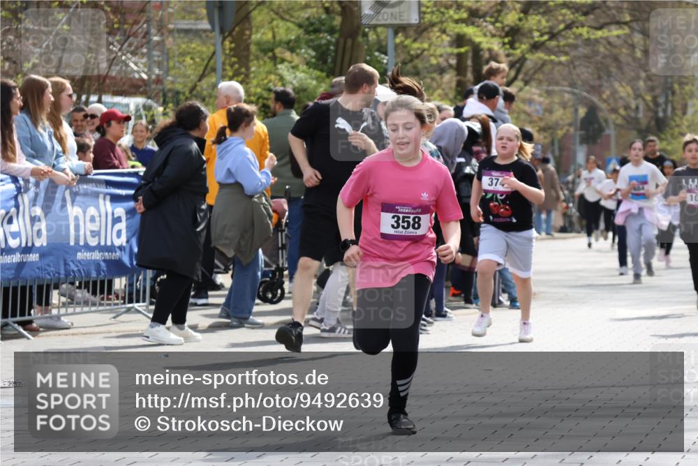 12.04.2026 - 45. Internationalen Wilhelmsburger Insellauf Strokosch-Dieckow http://msf.ph/oto/9492639 12.04.2026 14:51:15 Ziel 1843, 380, 435, 1051, 544, 444, 868, 852, 358, 1072, 374 meine-sportfotos.de