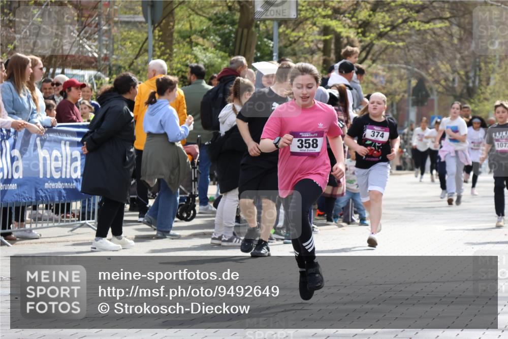 12.04.2026 - 45. Internationalen Wilhelmsburger Insellauf Strokosch-Dieckow http://msf.ph/oto/9492649 12.04.2026 14:51:15 Ziel 1843, 380, 435, 1051, 544, 444, 868, 852, 358, 1072, 374 meine-sportfotos.de
