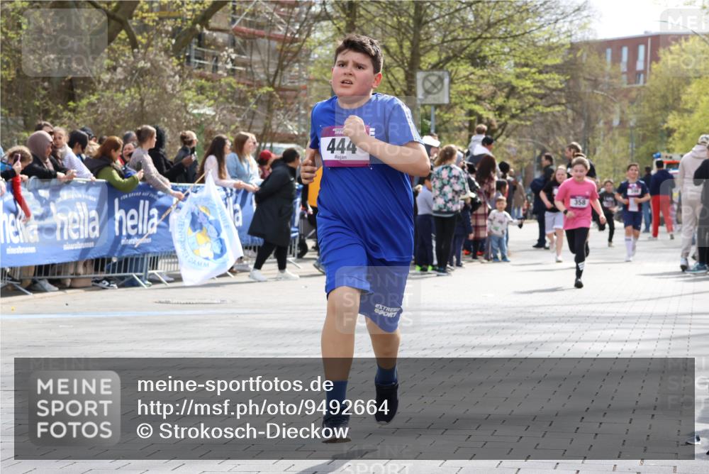 12.04.2026 - 45. Internationalen Wilhelmsburger Insellauf Strokosch-Dieckow http://msf.ph/oto/9492664 12.04.2026 14:51:13 Ziel 1843, 380, 435, 1051, 544, 444, 868, 852, 358, 1072 meine-sportfotos.de