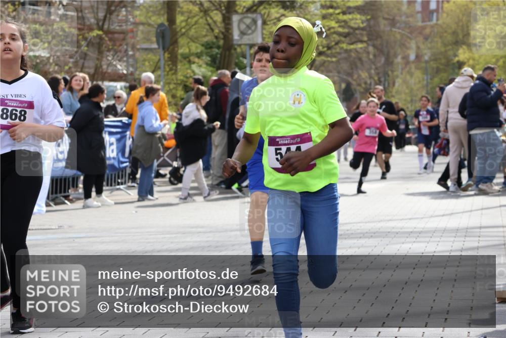 12.04.2026 - 45. Internationalen Wilhelmsburger Insellauf Strokosch-Dieckow http://msf.ph/oto/9492684 12.04.2026 14:51:12 Ziel 1054, 1843, 380, 435, 1051, 544, 444, 868, 852, 358, 1072 meine-sportfotos.de