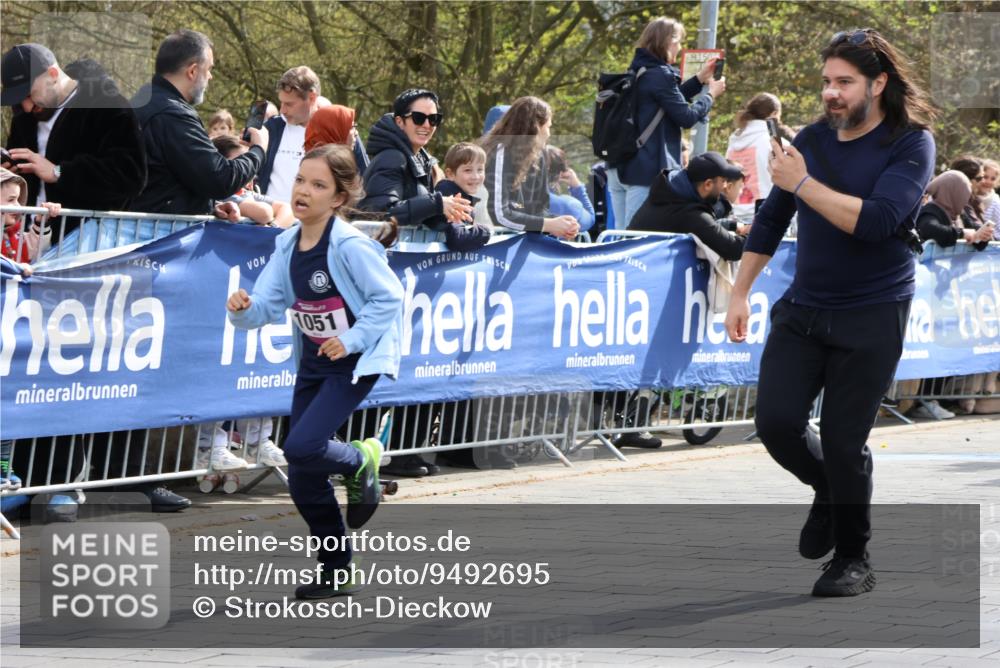12.04.2026 - 45. Internationalen Wilhelmsburger Insellauf Strokosch-Dieckow http://msf.ph/oto/9492695 12.04.2026 14:51:10 Ziel 1054, 1843, 380, 435, 1051, 544, 444, 868, 852 meine-sportfotos.de