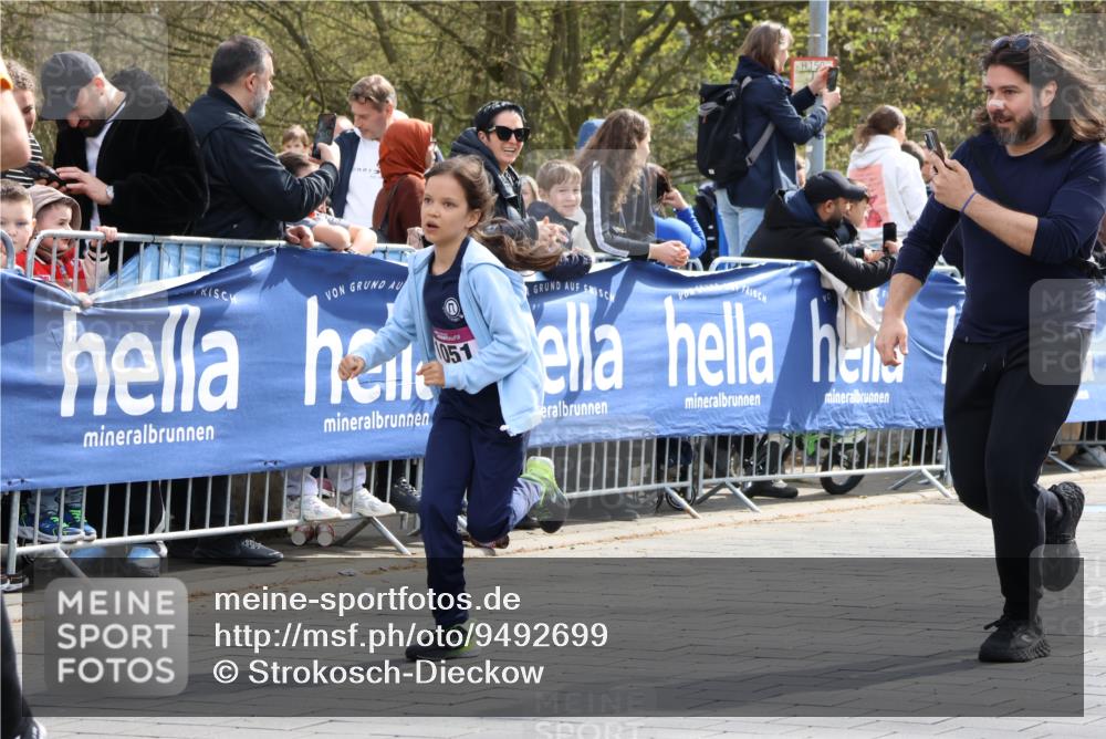 12.04.2026 - 45. Internationalen Wilhelmsburger Insellauf Strokosch-Dieckow http://msf.ph/oto/9492699 12.04.2026 14:51:10 Ziel 1054, 1843, 380, 435, 1051, 544, 444, 868, 852 meine-sportfotos.de