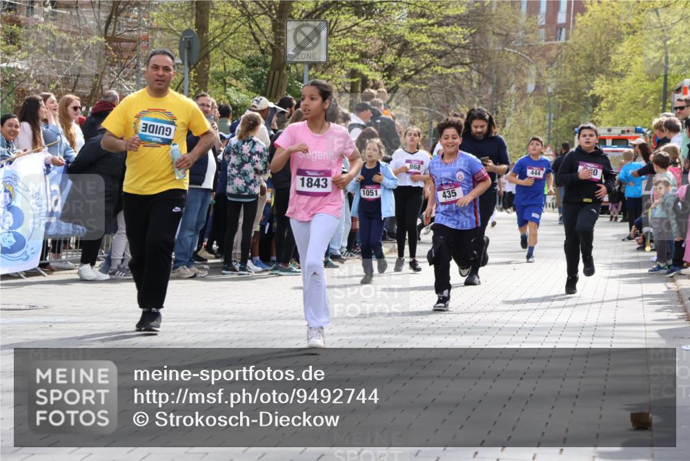 12.04.2026 - 45. Internationalen Wilhelmsburger Insellauf Strokosch-Dieckow http://msf.ph/oto/9492744 12.04.2026 14:51:05 Ziel 593, 1042, 686, 536, 1047, 1074, 1054, 1843, 380, 435, 1051 meine-sportfotos.de
