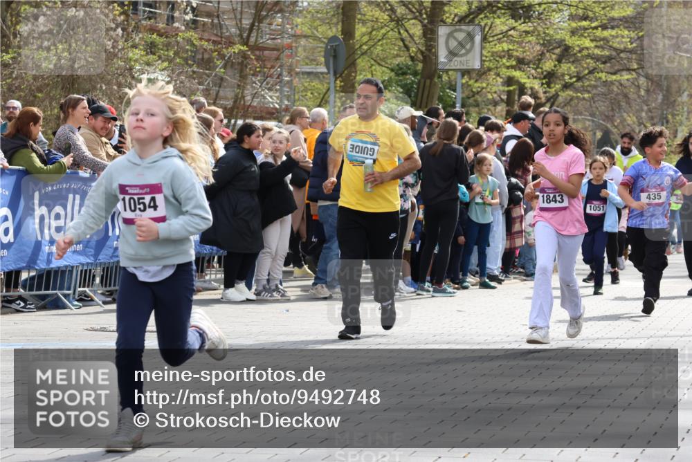 12.04.2026 - 45. Internationalen Wilhelmsburger Insellauf Strokosch-Dieckow http://msf.ph/oto/9492748 12.04.2026 14:51:04 Ziel 1052, 116, 593, 1042, 686, 536, 1047, 1074, 1054, 1843, 380, 435, 1051 meine-sportfotos.de