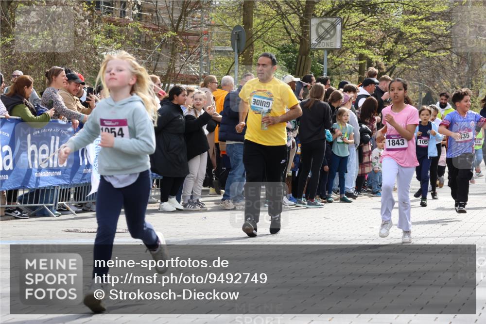 12.04.2026 - 45. Internationalen Wilhelmsburger Insellauf Strokosch-Dieckow http://msf.ph/oto/9492749 12.04.2026 14:51:04 Ziel 1052, 116, 593, 1042, 686, 536, 1047, 1074, 1054, 1843, 380, 435, 1051 meine-sportfotos.de