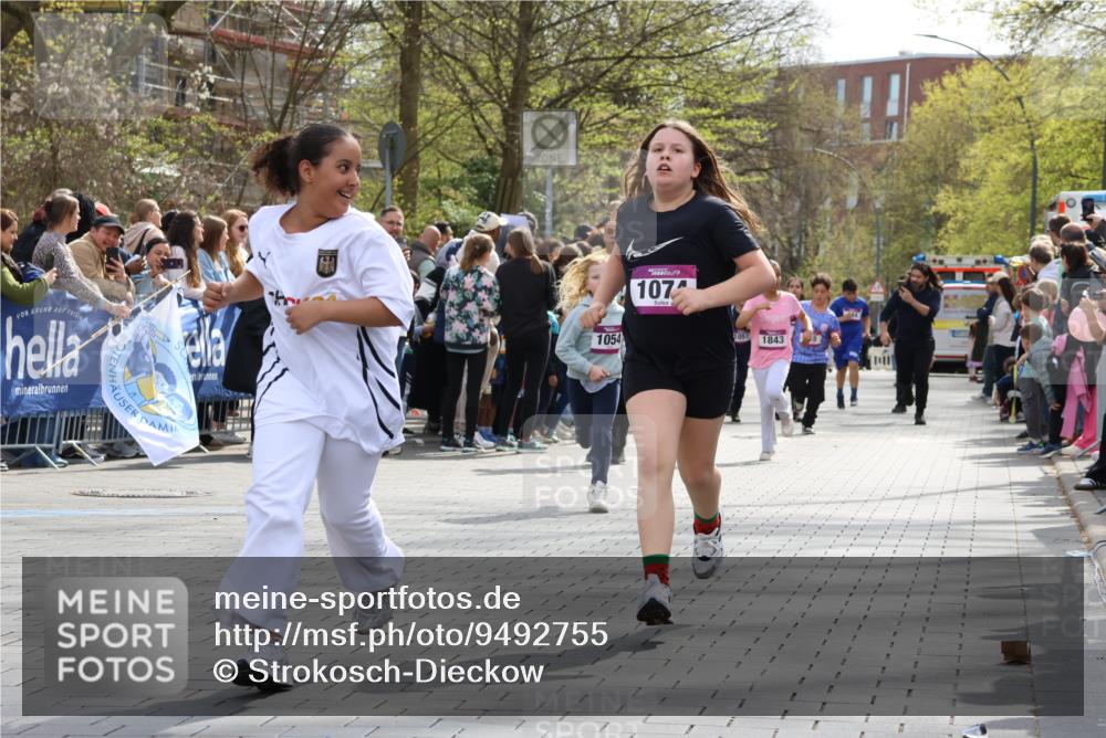 12.04.2026 - 45. Internationalen Wilhelmsburger Insellauf Strokosch-Dieckow http://msf.ph/oto/9492755 12.04.2026 14:51:01 Ziel 495, 1041, 1052, 116, 593, 1042, 686, 536, 1047, 1074, 1054 meine-sportfotos.de