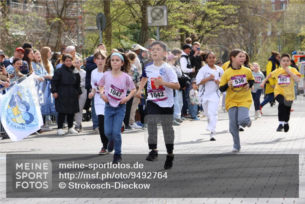 12.04.2026 - 45. Internationalen Wilhelmsburger Insellauf Strokosch-Dieckow http://msf.ph/oto/9492764 12.04.2026 14:50:58 Ziel 531, 493, 1822, 495, 1041, 1052, 116, 593, 1042, 686, 536, 1047, 1074 meine-sportfotos.de