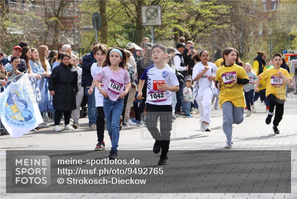 12.04.2026 - 45. Internationalen Wilhelmsburger Insellauf Strokosch-Dieckow http://msf.ph/oto/9492765 12.04.2026 14:50:57 Ziel 858, 531, 493, 1822, 495, 1041, 1052, 116, 593, 1042, 686, 536, 1047, 1074 meine-sportfotos.de