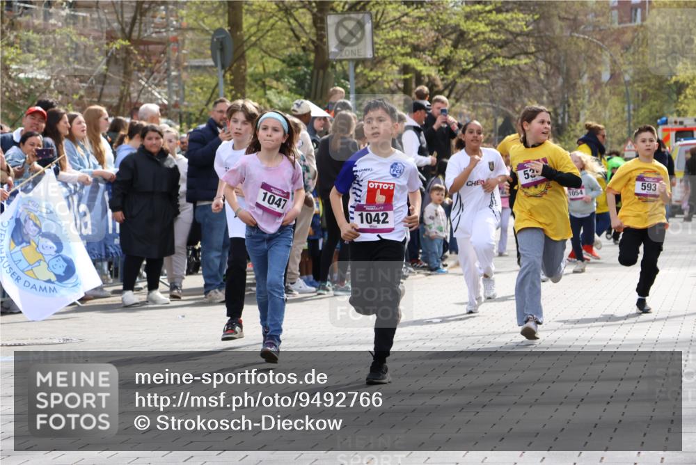 12.04.2026 - 45. Internationalen Wilhelmsburger Insellauf Strokosch-Dieckow http://msf.ph/oto/9492766 12.04.2026 14:50:57 Ziel 858, 531, 493, 1822, 495, 1041, 1052, 116, 593, 1042, 686, 536, 1047, 1074 meine-sportfotos.de