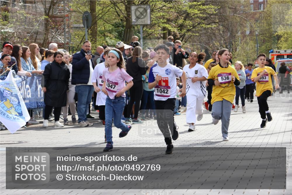 12.04.2026 - 45. Internationalen Wilhelmsburger Insellauf Strokosch-Dieckow http://msf.ph/oto/9492769 12.04.2026 14:50:57 Ziel 858, 531, 493, 1822, 495, 1041, 1052, 116, 593, 1042, 686, 536, 1047, 1074 meine-sportfotos.de