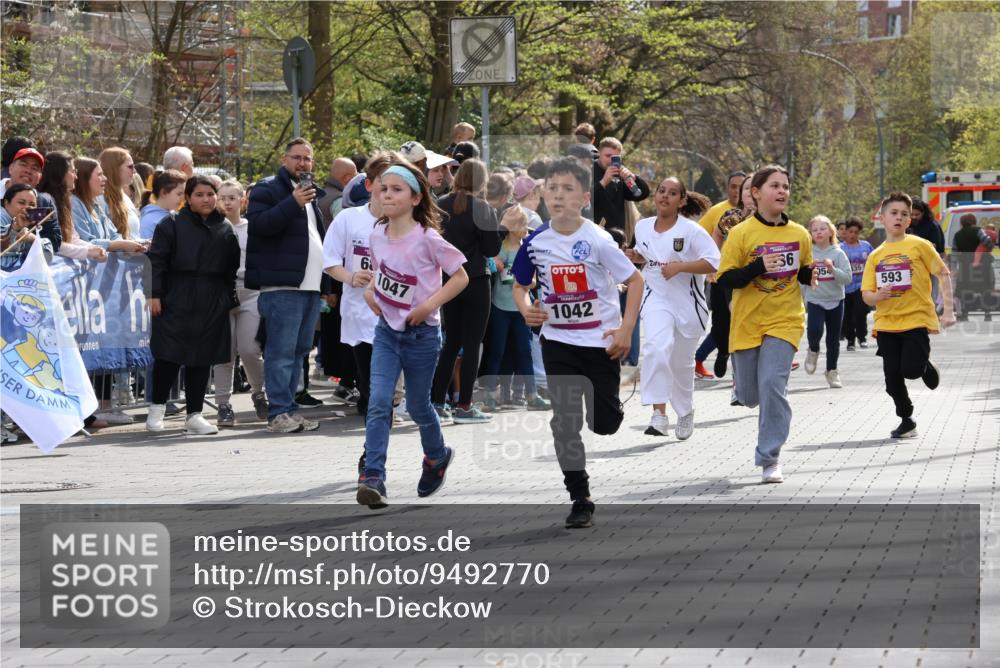 12.04.2026 - 45. Internationalen Wilhelmsburger Insellauf Strokosch-Dieckow http://msf.ph/oto/9492770 12.04.2026 14:50:57 Ziel 858, 531, 493, 1822, 495, 1041, 1052, 116, 593, 1042, 686, 536, 1047, 1074 meine-sportfotos.de