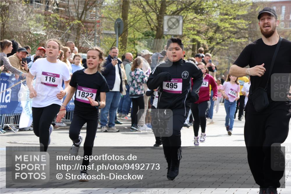 12.04.2026 - 45. Internationalen Wilhelmsburger Insellauf Strokosch-Dieckow http://msf.ph/oto/9492773 12.04.2026 14:50:54 Ziel 388, 663, 359, 858, 531, 493, 1822, 495, 1041, 1052, 116, 593, 1042, 686, 536 meine-sportfotos.de