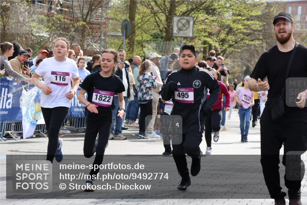 12.04.2026 - 45. Internationalen Wilhelmsburger Insellauf Strokosch-Dieckow http://msf.ph/oto/9492774 12.04.2026 14:50:54 Ziel 388, 663, 359, 858, 531, 493, 1822, 495, 1041, 1052, 116, 593, 1042, 686, 536 meine-sportfotos.de