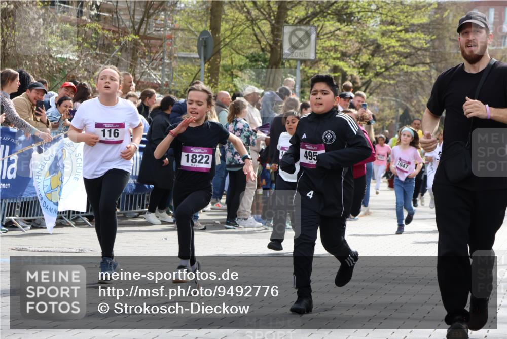 12.04.2026 - 45. Internationalen Wilhelmsburger Insellauf Strokosch-Dieckow http://msf.ph/oto/9492776 12.04.2026 14:50:54 Ziel 388, 663, 359, 858, 531, 493, 1822, 495, 1041, 1052, 116, 593, 1042, 686, 536 meine-sportfotos.de