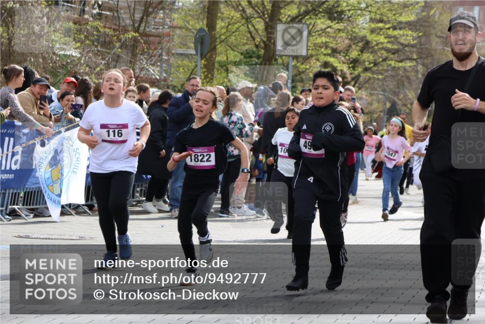 12.04.2026 - 45. Internationalen Wilhelmsburger Insellauf Strokosch-Dieckow http://msf.ph/oto/9492777 12.04.2026 14:50:54 Ziel 388, 663, 359, 858, 531, 493, 1822, 495, 1041, 1052, 116, 593, 1042, 686, 536 meine-sportfotos.de
