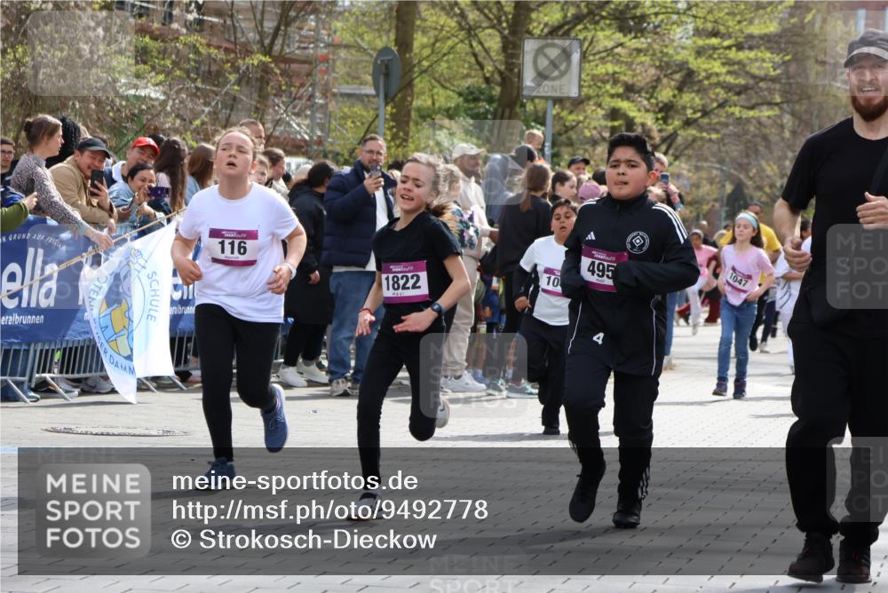 12.04.2026 - 45. Internationalen Wilhelmsburger Insellauf Strokosch-Dieckow http://msf.ph/oto/9492778 12.04.2026 14:50:54 Ziel 388, 663, 359, 858, 531, 493, 1822, 495, 1041, 1052, 116, 593, 1042, 686, 536 meine-sportfotos.de