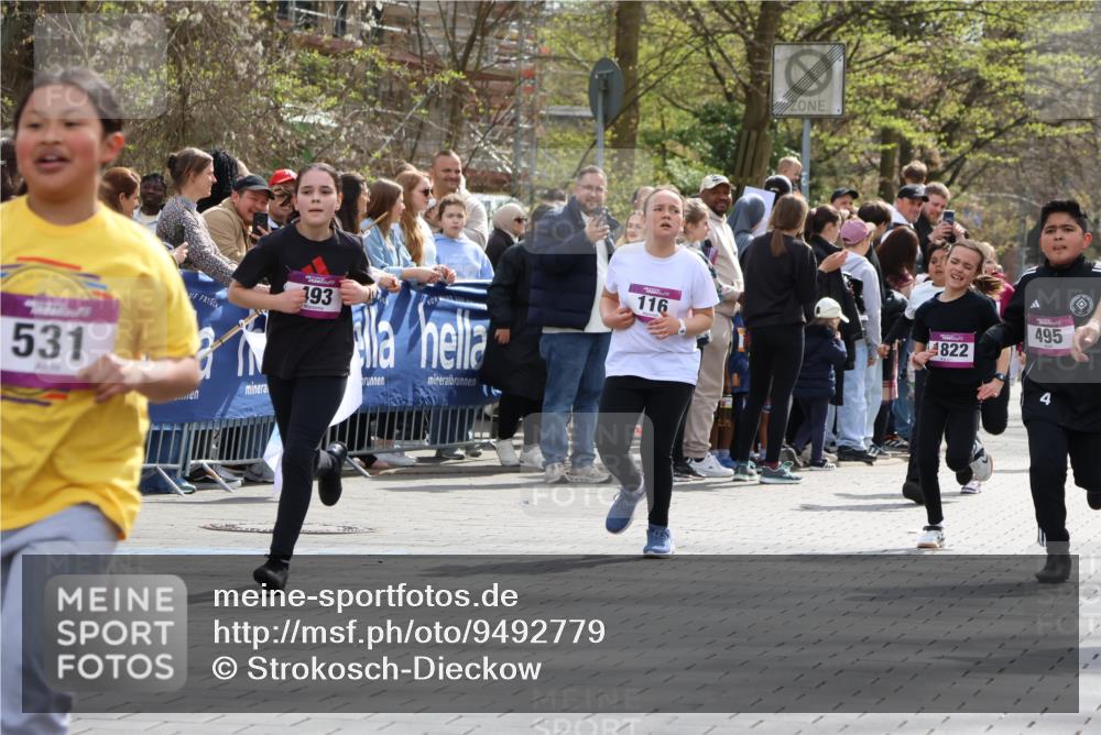 12.04.2026 - 45. Internationalen Wilhelmsburger Insellauf Strokosch-Dieckow http://msf.ph/oto/9492779 12.04.2026 14:50:53 Ziel 388, 663, 359, 858, 531, 493, 1822, 495, 1041, 1052, 116, 593 meine-sportfotos.de