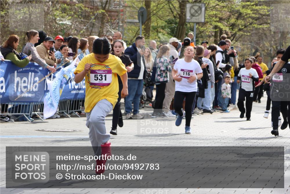 12.04.2026 - 45. Internationalen Wilhelmsburger Insellauf Strokosch-Dieckow http://msf.ph/oto/9492783 12.04.2026 14:50:52 Ziel 893, 455, 388, 663, 359, 858, 531, 493, 1822, 495, 1041, 1052, 116 meine-sportfotos.de